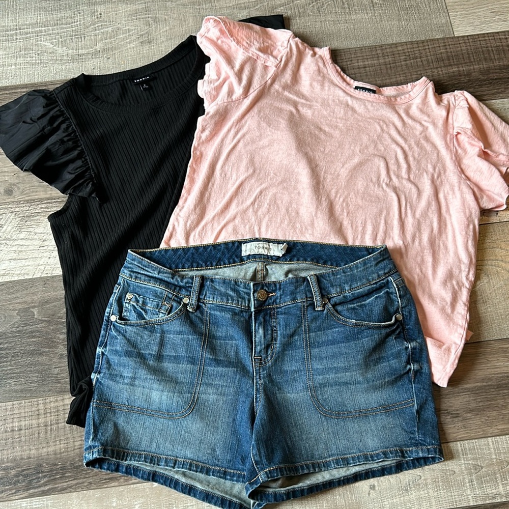 Torrid shorts 12 and flutter sleeve tops 2 Lot